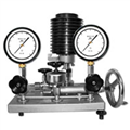 Piston pressure gauge